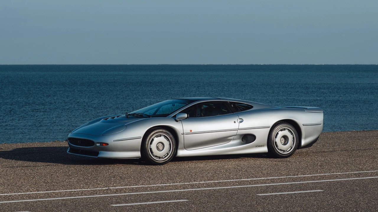 1993 Jaguar XJ220 - Image 27 of 31