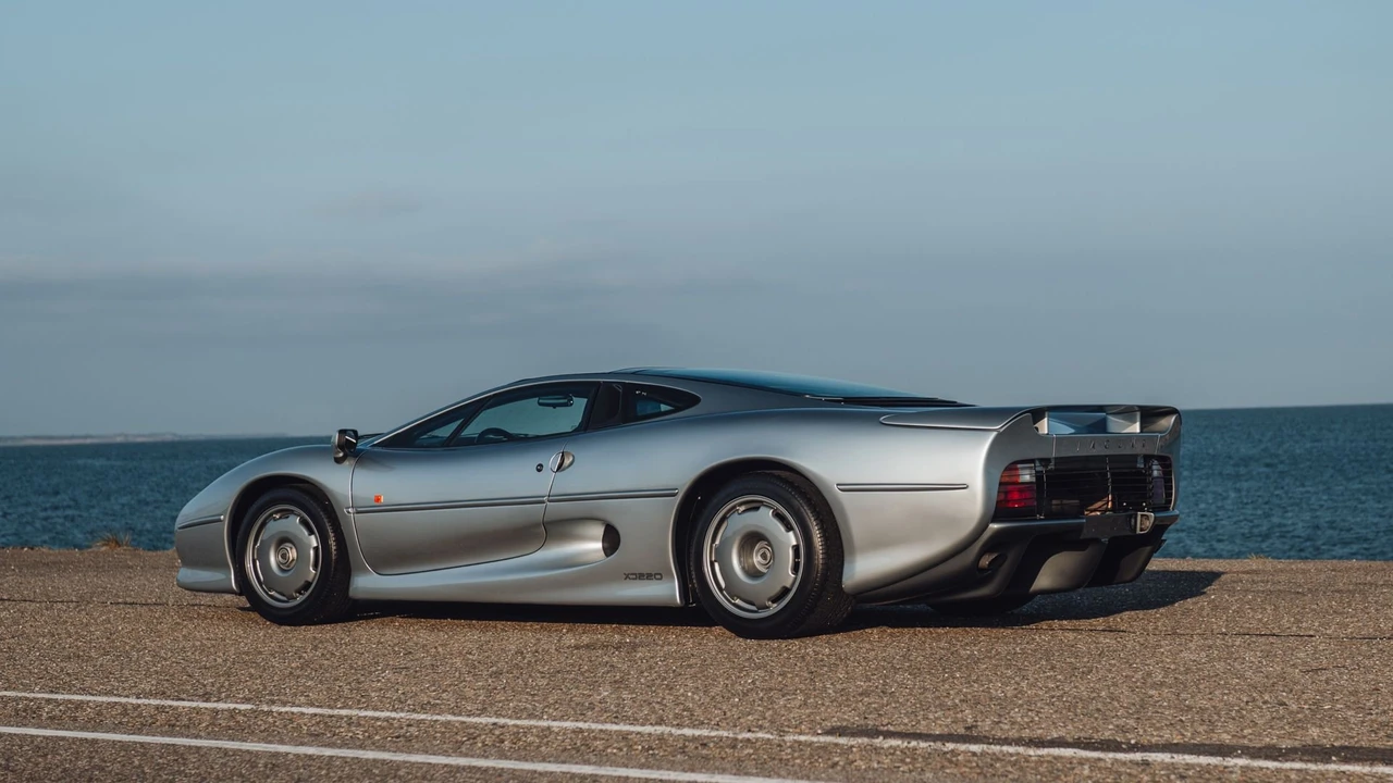 1993 Jaguar XJ220 - Image 23 of 31