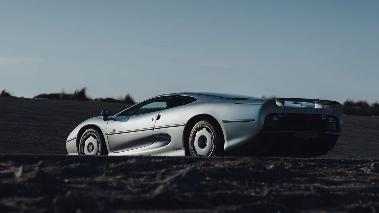 1993 Jaguar XJ220 - Image 26 of 31