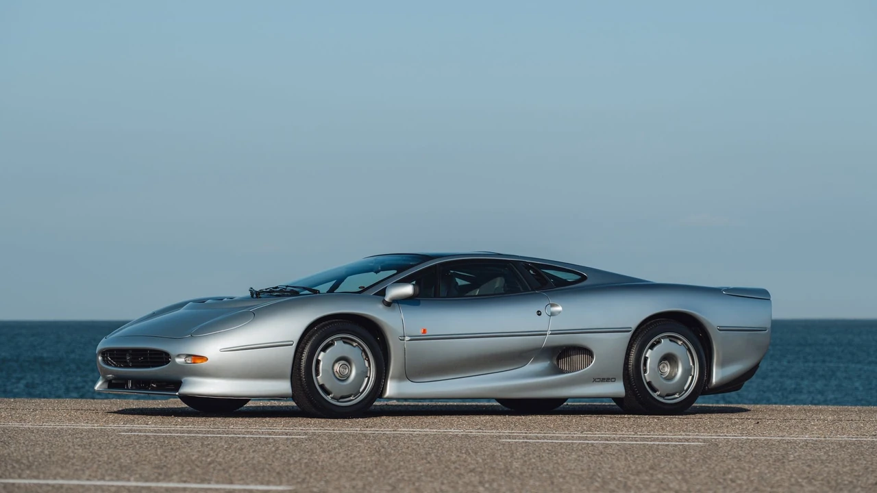 1993 Jaguar XJ220 - Image 19 of 31