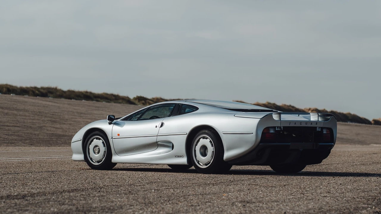 1993 Jaguar XJ220 - Image 30 of 31