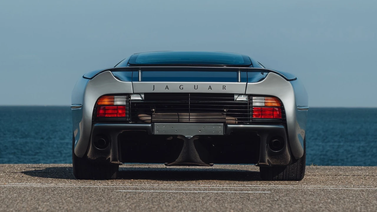 1993 Jaguar XJ220 - Image 2 of 31