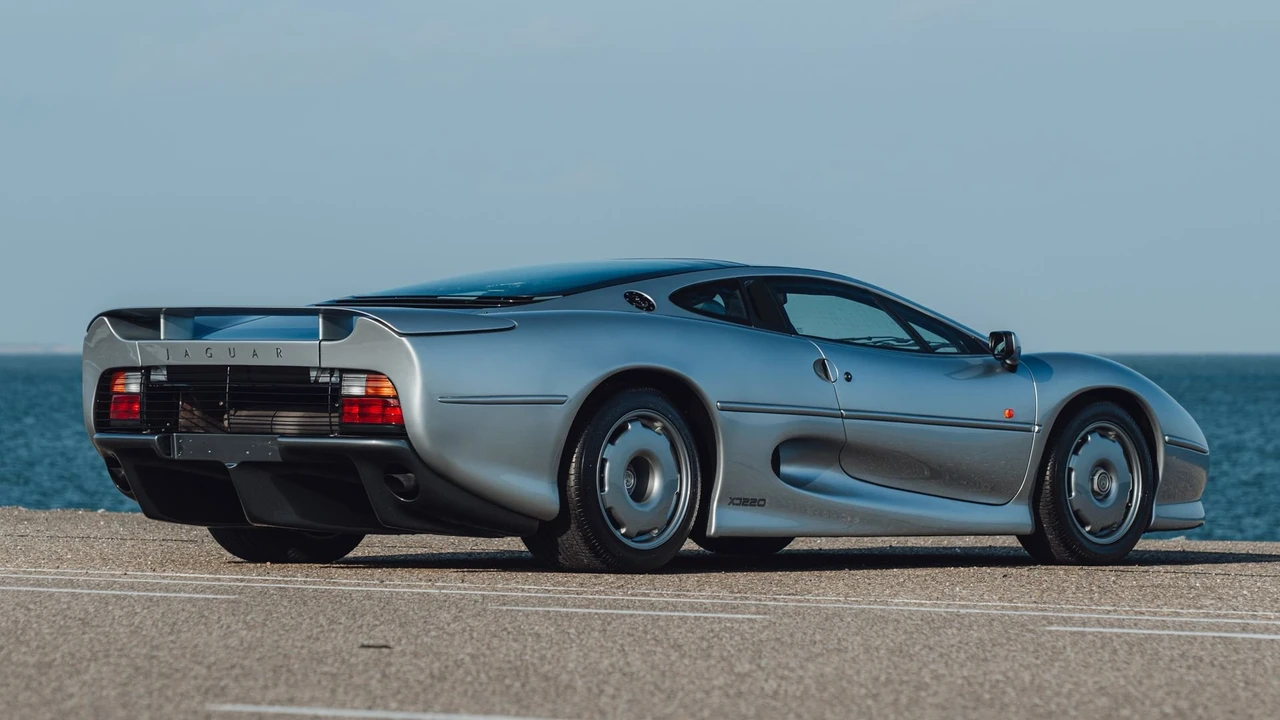 1993 Jaguar XJ220 - Image 22 of 31