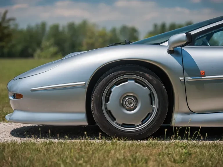 1993 Jaguar XJ220 - Image 14 of 26