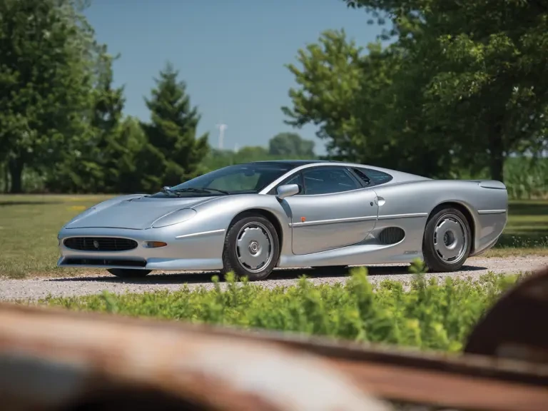 1993 Jaguar XJ220 - Image 2 of 26