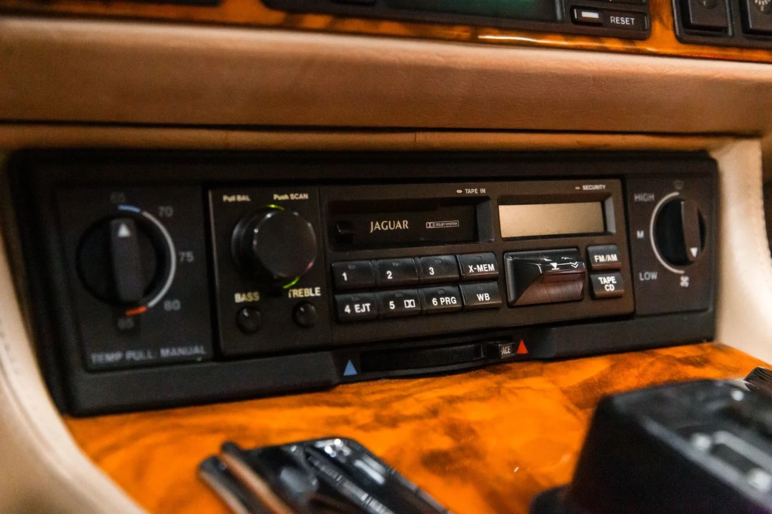 1993 Jaguar XJS Facelift AJ-16 - Image 28 of 31
