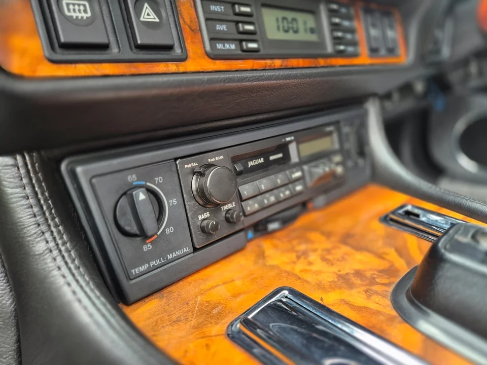 1993 Jaguar XJS Convertible - Image 8 of 31