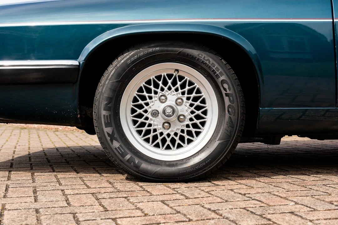 1993 Jaguar XJS Convertible - Image 17 of 30