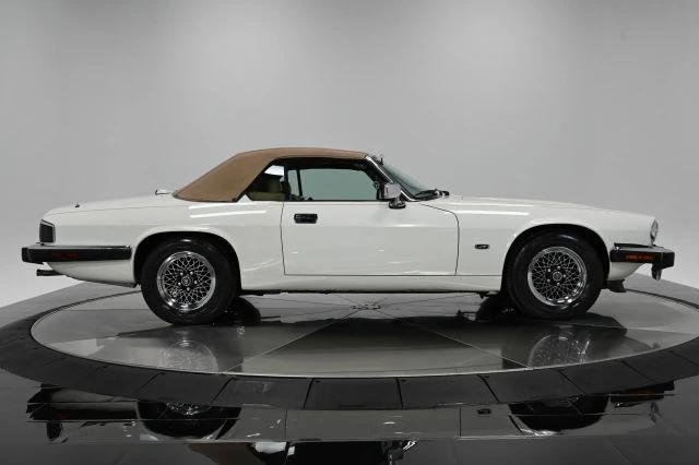 1993 Jaguar XJS Convertible - Image 10 of 21