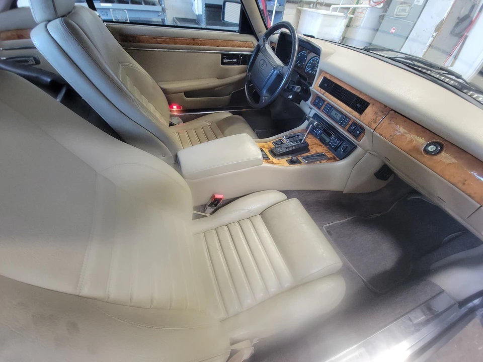 1993 Jaguar XJS - Image 11 of 14