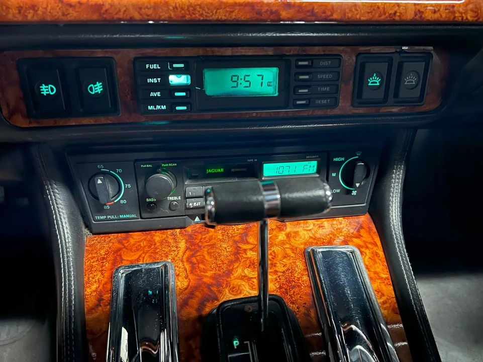 1993 Jaguar XJS - Image 29 of 31