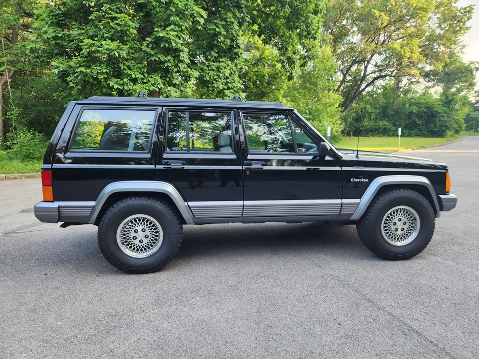 1993 Jeep XJ Cherokee - Image 10 of 31