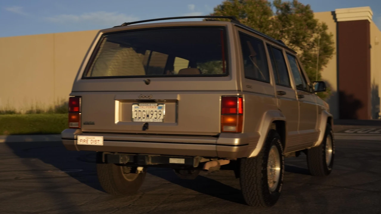 1993 Jeep XJ Cherokee - Image 18 of 31
