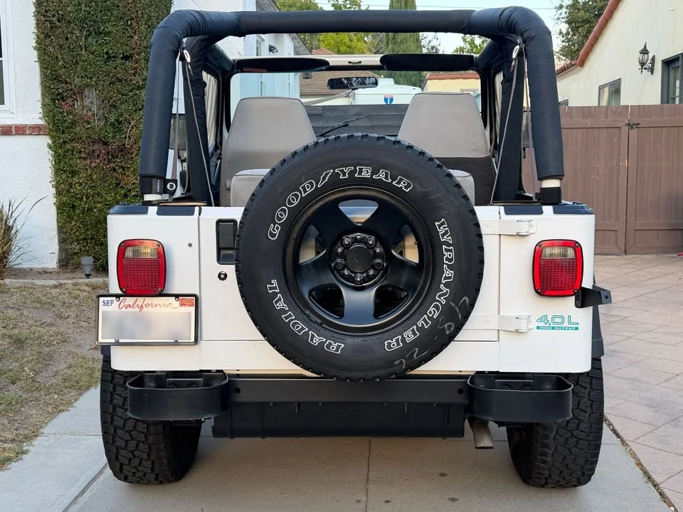 1993 Jeep YJ Wrangler - Image 10 of 19