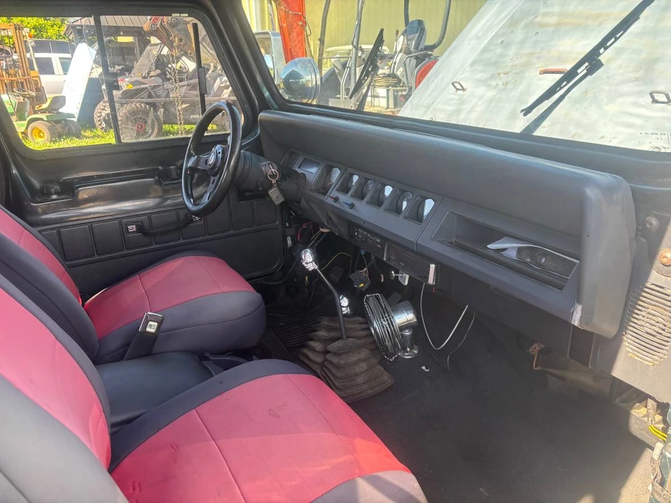 1993 Jeep YJ Wrangler - Image 9 of 12