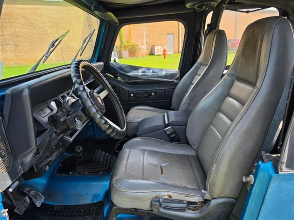 1993 Jeep YJ Wrangler - Image 15 of 31