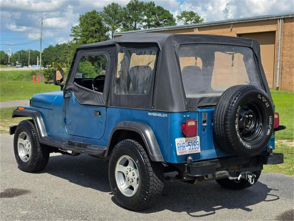 1993 Jeep YJ Wrangler - Image 11 of 31