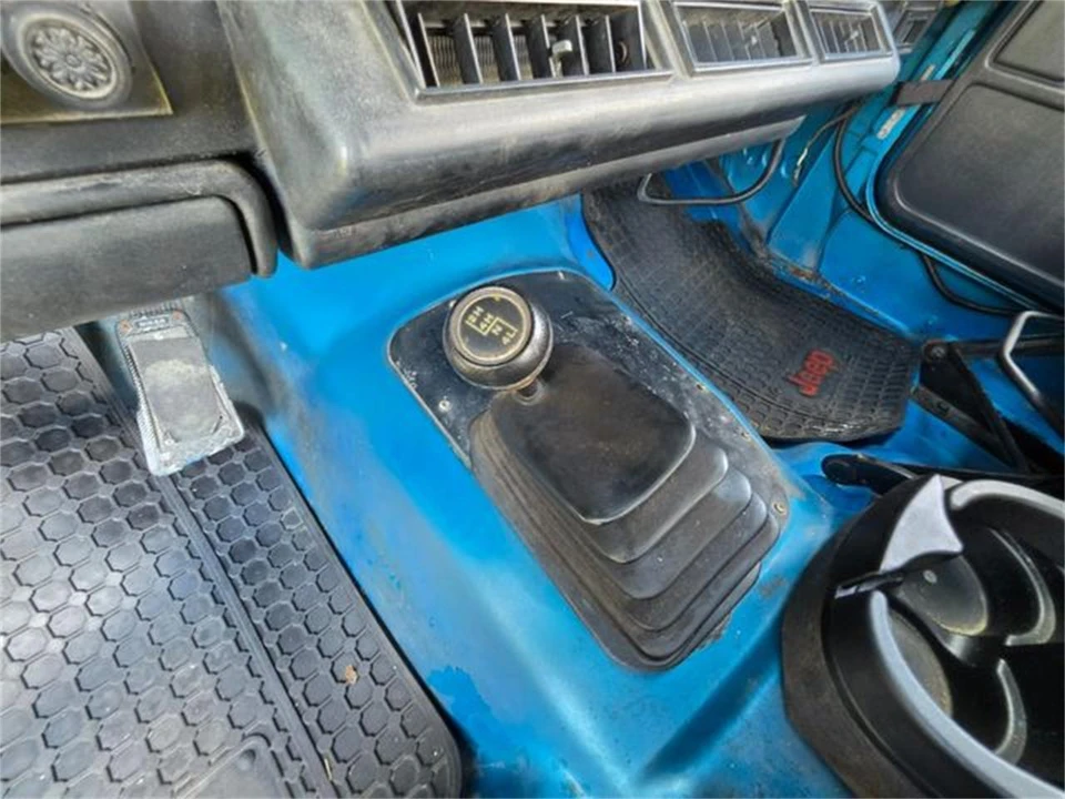 1993 Jeep YJ Wrangler - Image 25 of 31