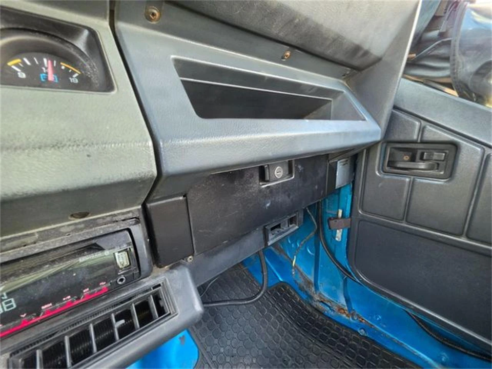 1993 Jeep YJ Wrangler - Image 23 of 31