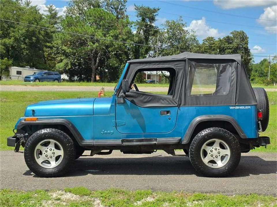 1993 Jeep YJ Wrangler - Image 12 of 31