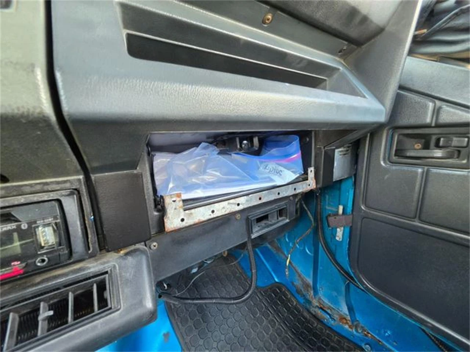1993 Jeep YJ Wrangler - Image 24 of 31