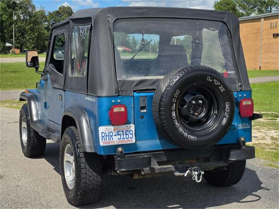 1993 Jeep YJ Wrangler - Image 10 of 31