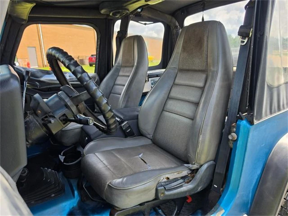 1993 Jeep YJ Wrangler - Image 14 of 31