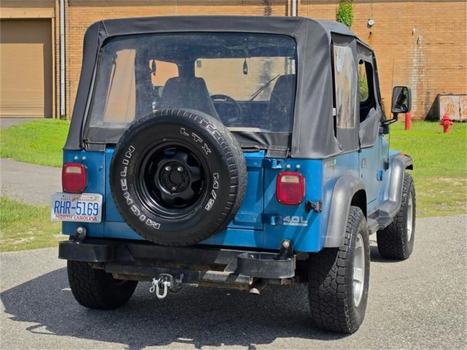 1993 Jeep YJ Wrangler - Image 8 of 31