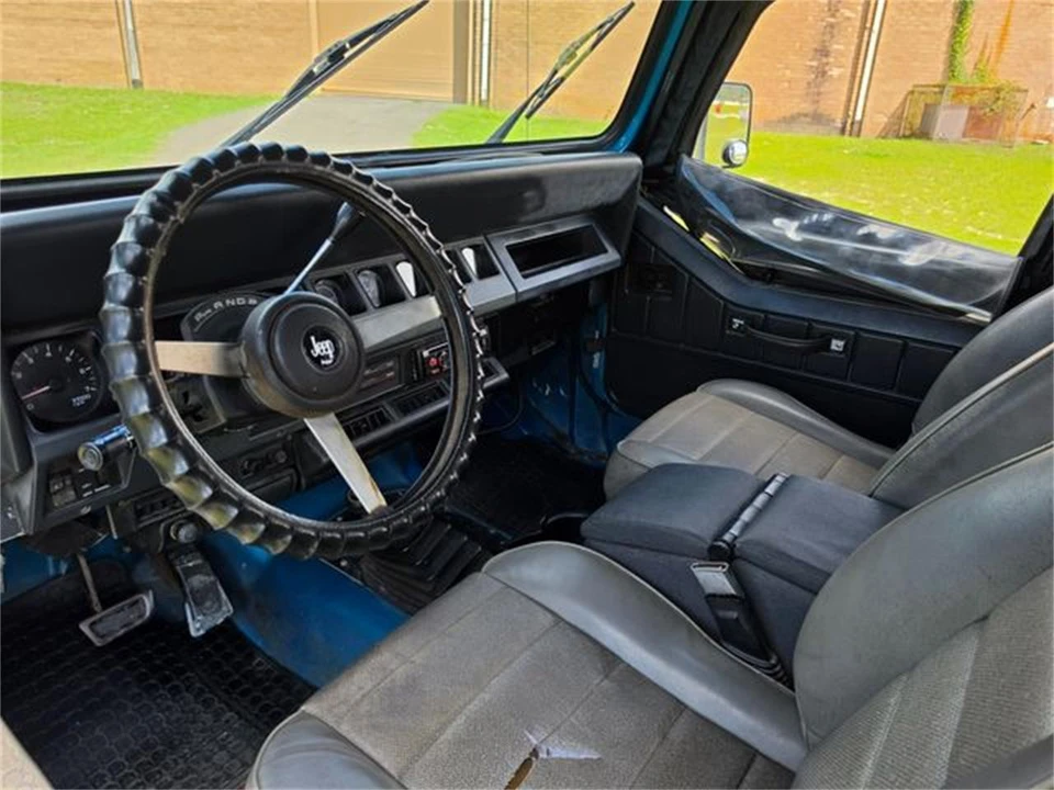 1993 Jeep YJ Wrangler - Image 16 of 31