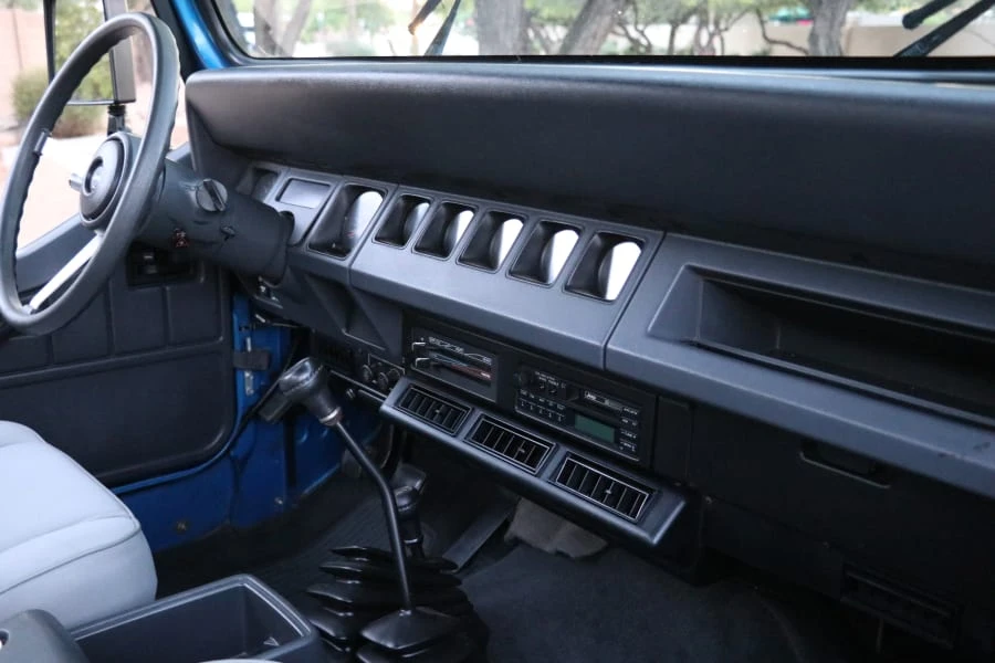 1993 Jeep YJ Wrangler - Image 5 of 10