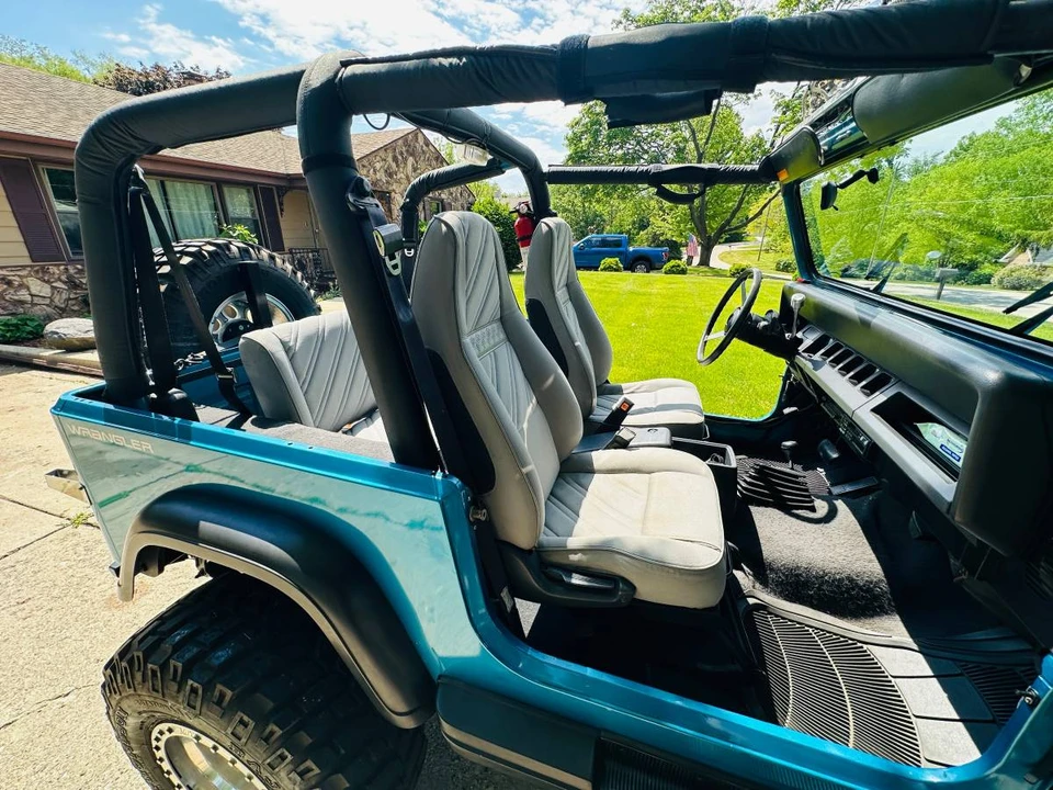 1993 Jeep YJ Wrangler - Image 6 of 13