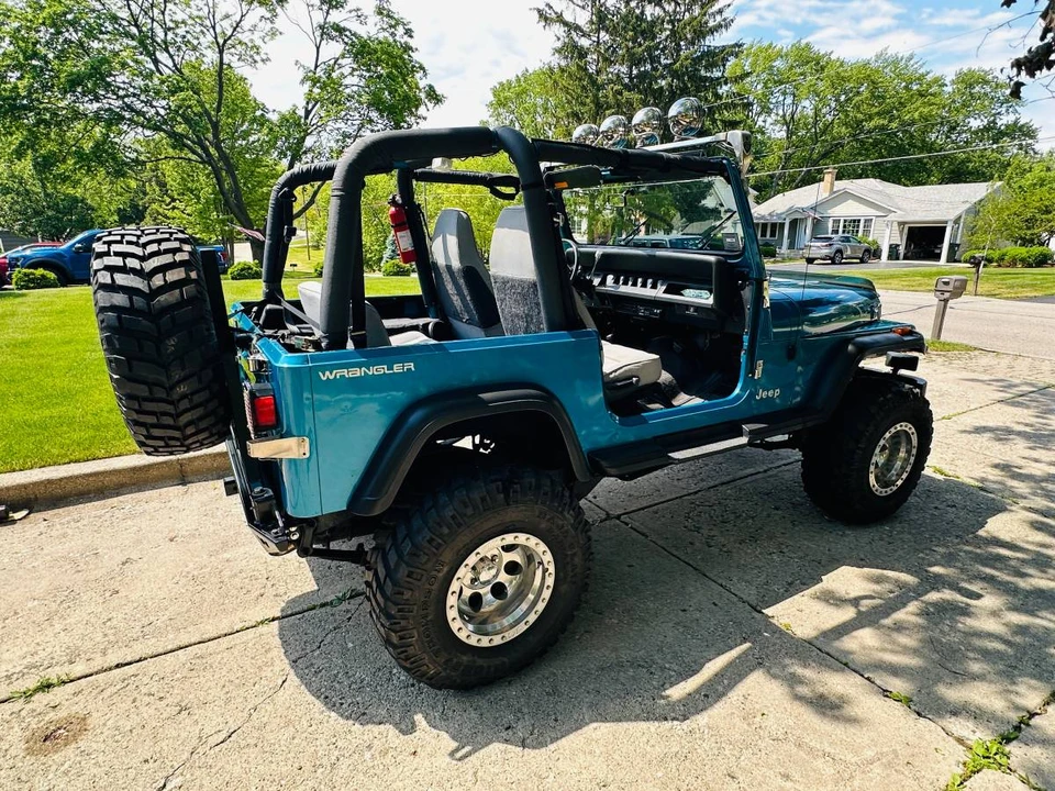 1993 Jeep YJ Wrangler - Image 9 of 13