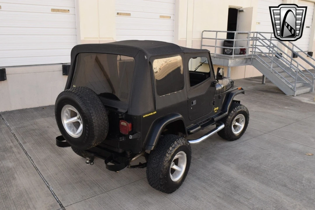 1993 Jeep YJ Wrangler - Image 5 of 12