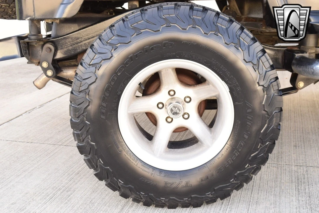 1993 Jeep YJ Wrangler - Image 11 of 12
