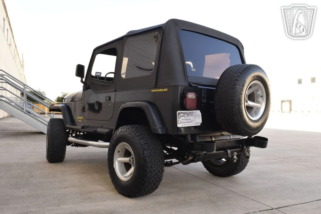 1993 Jeep YJ Wrangler - Image 9 of 21