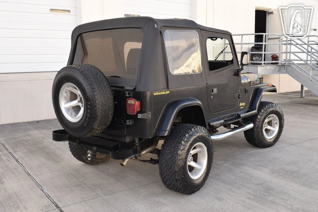 1993 Jeep YJ Wrangler - Image 14 of 21