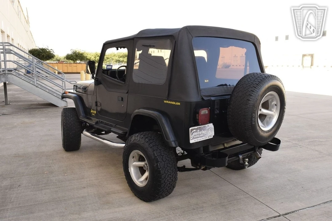 1993 Jeep YJ Wrangler - Image 9 of 21