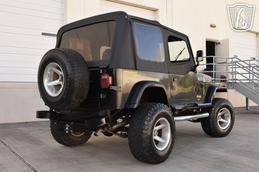 1993 Jeep YJ Wrangler - Image 15 of 21
