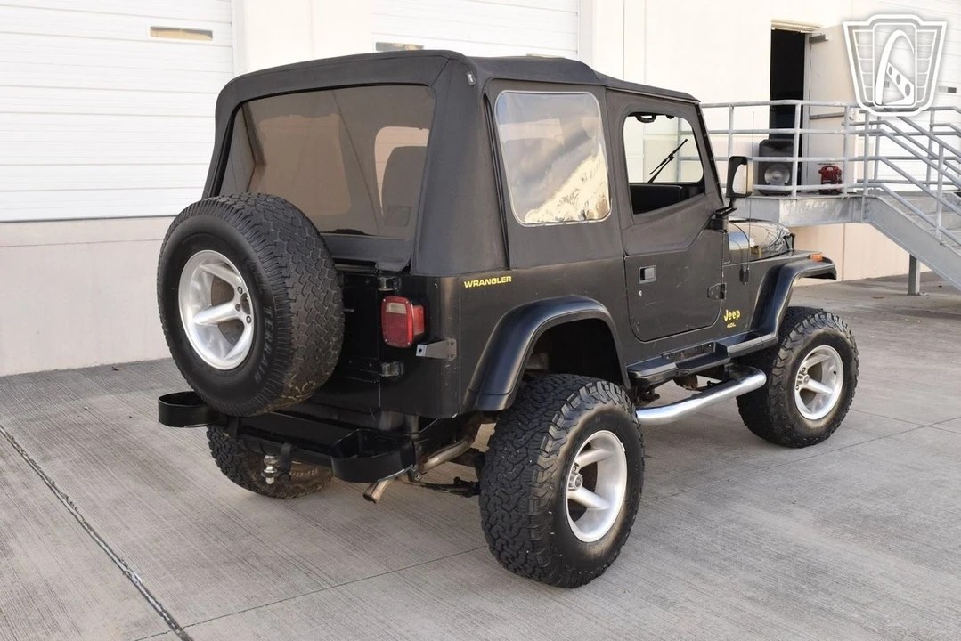 1993 Jeep YJ Wrangler - Image 15 of 21