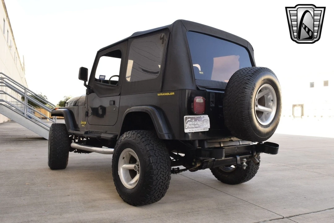 1993 Jeep YJ Wrangler - Image 4 of 12