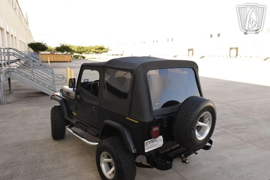 1993 Jeep YJ Wrangler - Image 7 of 21