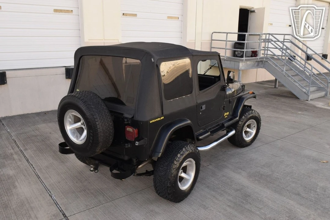 1993 Jeep YJ Wrangler - Image 13 of 21