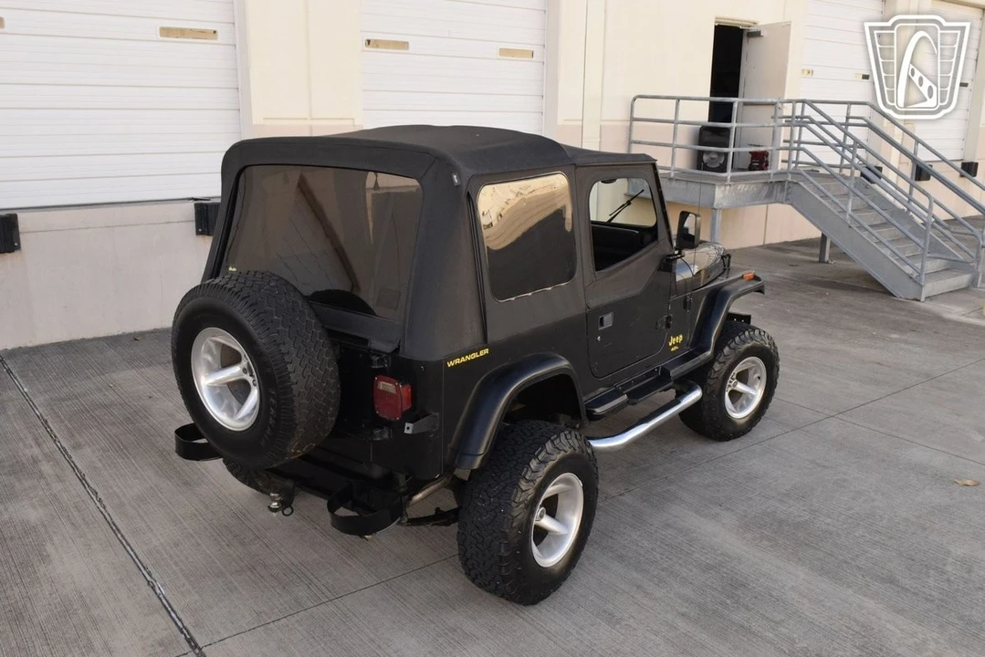 1993 Jeep YJ Wrangler - Image 14 of 21