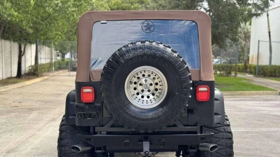 1993 Jeep YJ Wrangler - Image 9 of 31