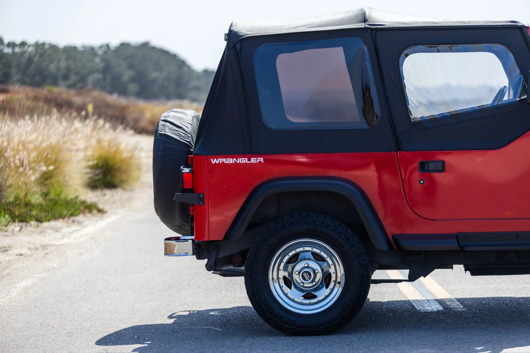 1993 Jeep YJ Wrangler - Image 25 of 31