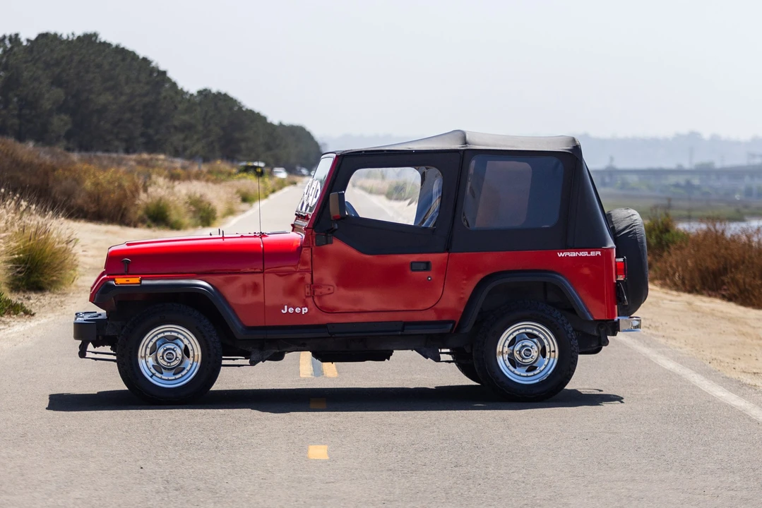 1993 Jeep YJ Wrangler - Image 21 of 31