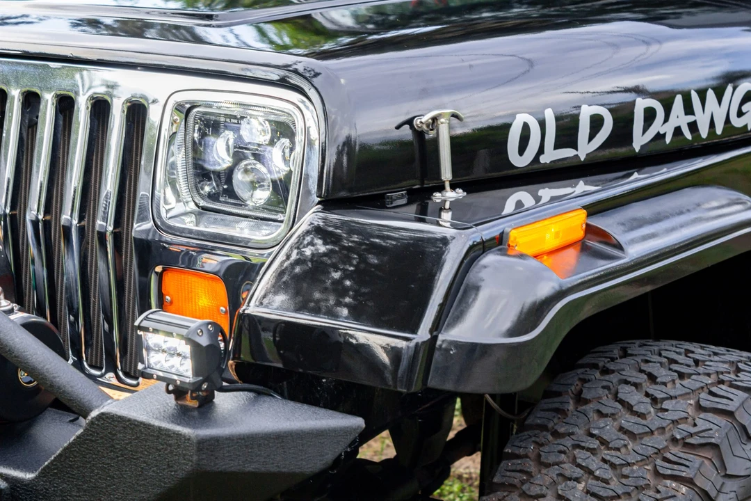 1993 Jeep YJ Wrangler - Image 17 of 31