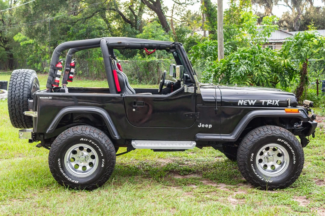 1993 Jeep YJ Wrangler - Image 8 of 31