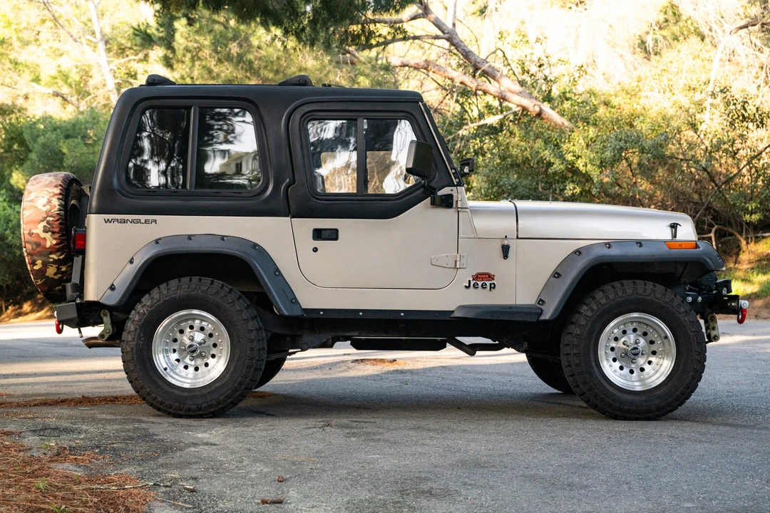 1993 Jeep YJ Wrangler - Image 5 of 31