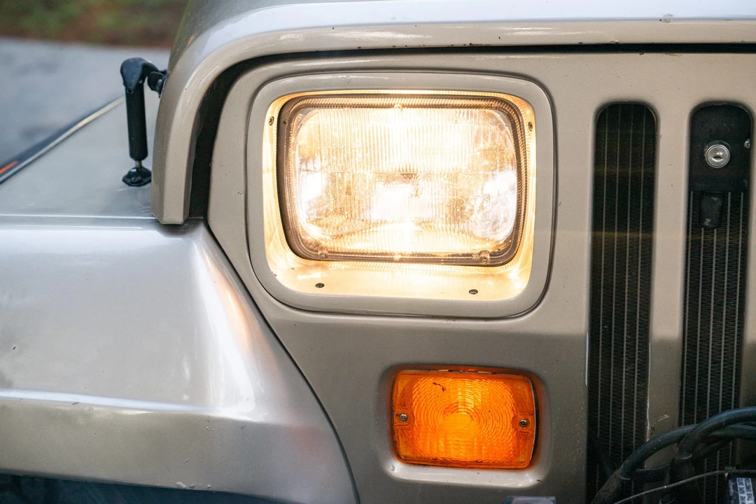 1993 Jeep YJ Wrangler - Image 21 of 31